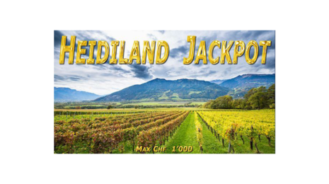 Weitläufiger Weinberg unter wolkenverhangenem Himmel, in der Ferne die Berge. In fetter gelber Schrift steht „Heidiland Jackpot“ und darunter „Max CHF 1'000“.